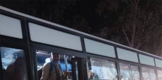 ढोल- नगाड़ों के साथ अपराधियो की बारात निकालती दून पुलिस