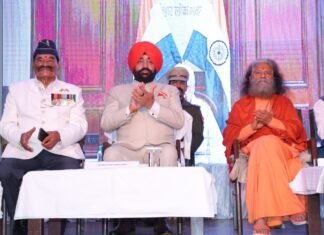 सेवानिवृत्त सैनिक समाज की चलती-फिरती अकादमी की तरह : राज्यपाल